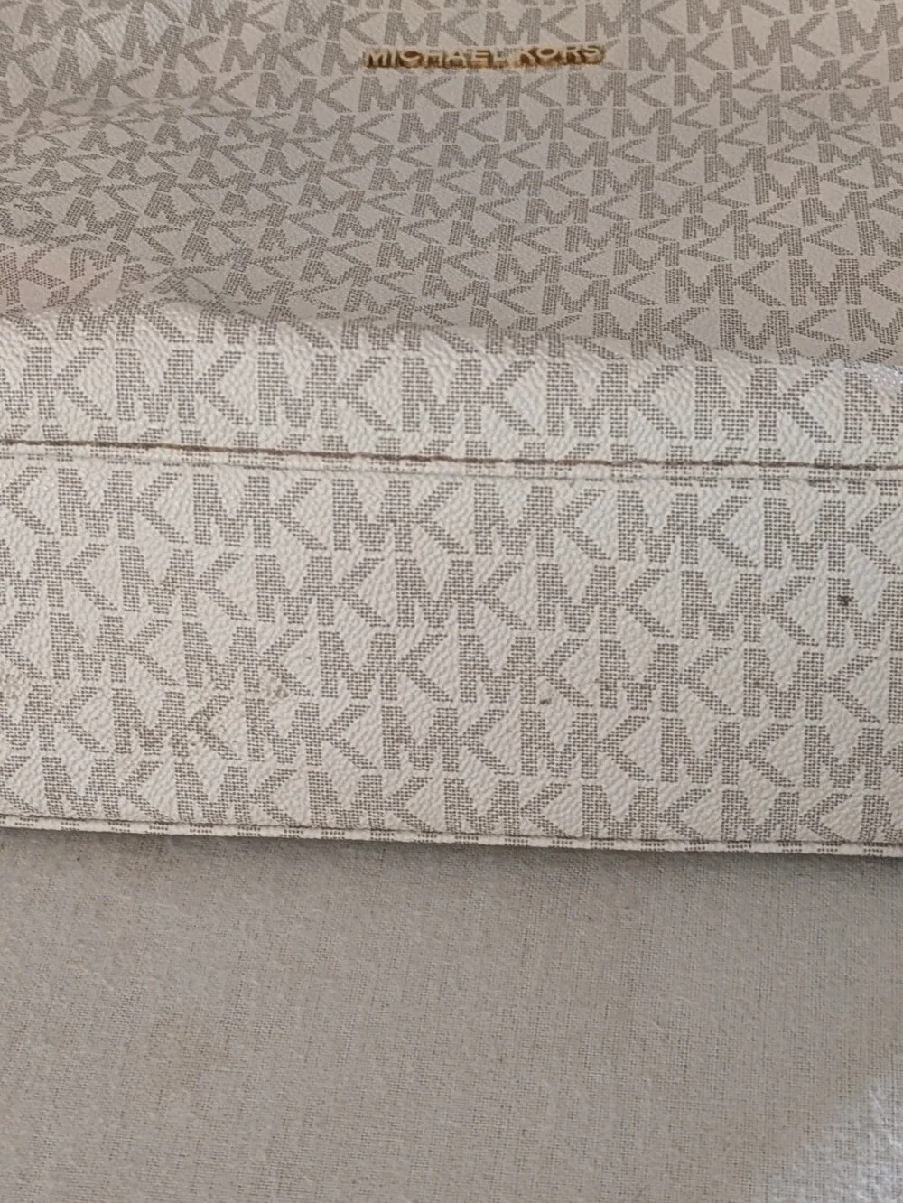 Michael Kors Jet Set Vanilla Signature Crossbody And Wallet